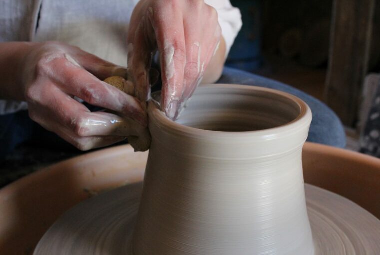 MAKE POTTERY AND CERAMICS IN JAKARTA