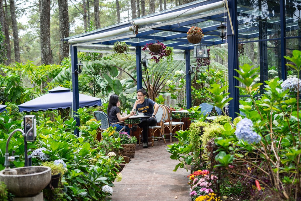 Best Flower-Themed Cafes in Bandung