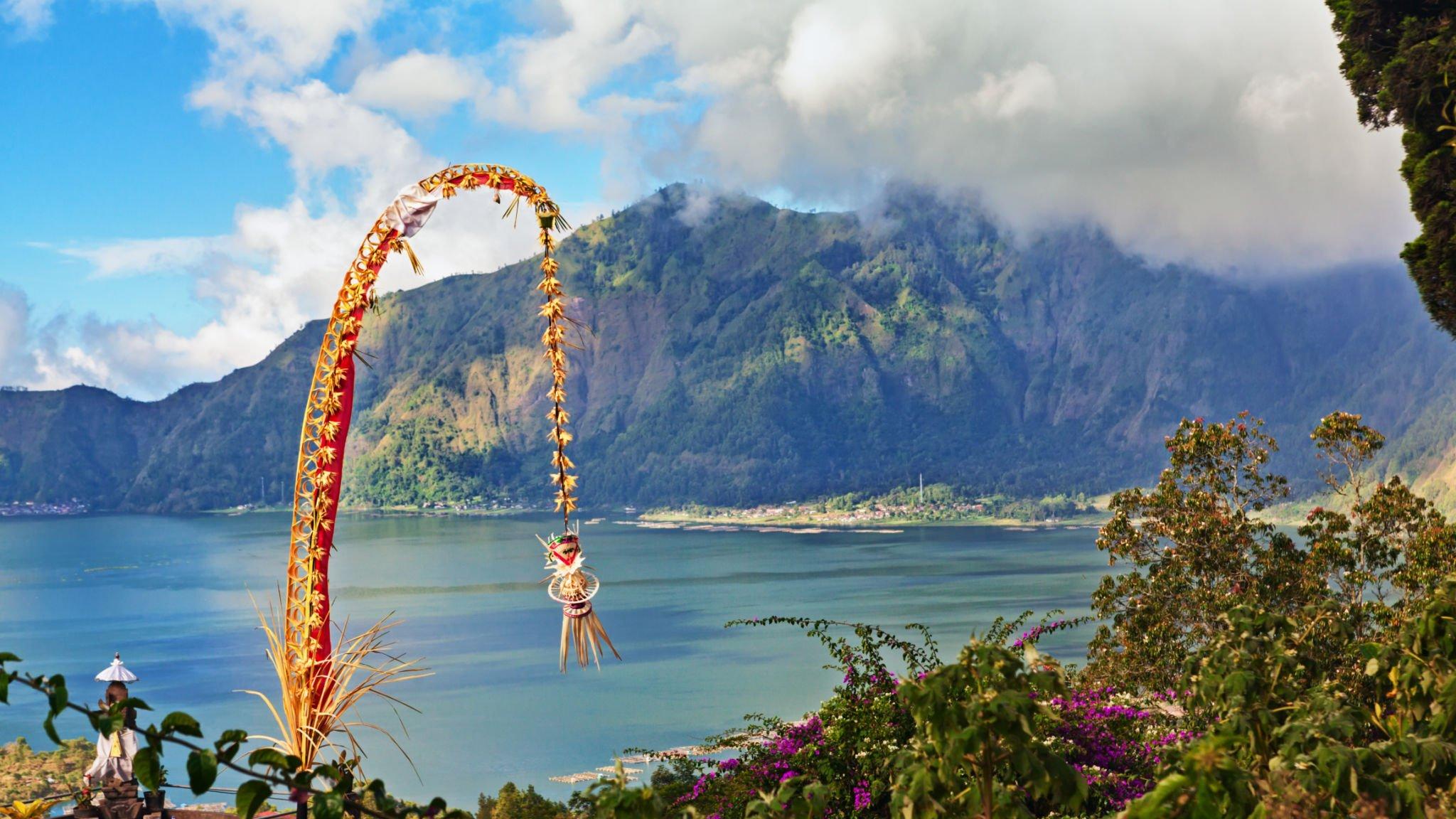 Sway, Majestic Arch:  Unveiling the Splendor of Balinese Penjor