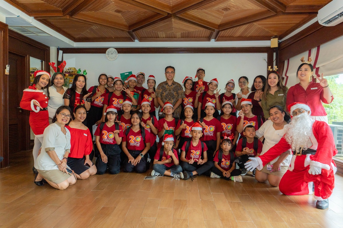 Christmas Celebration with Performance by Narayan Seva Orphanage at Hotel Nikko Bali Benoa Beach