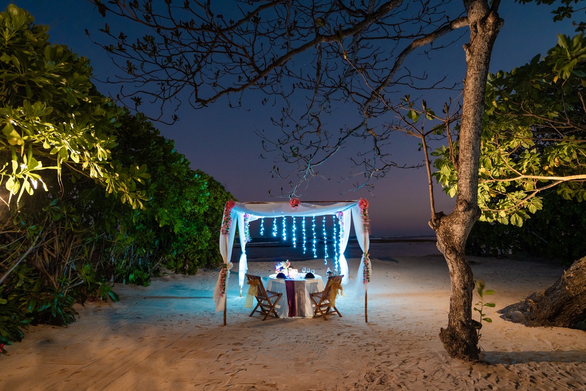 Beach and Poolside Romantic Dinner Packages at Mercure Bali Nusa Dua