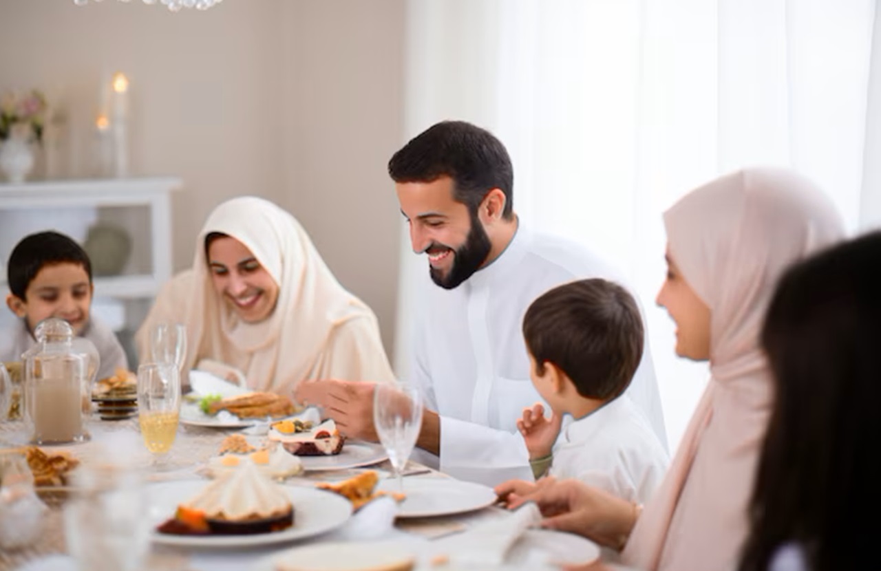 muslim_family_eat_halal_food