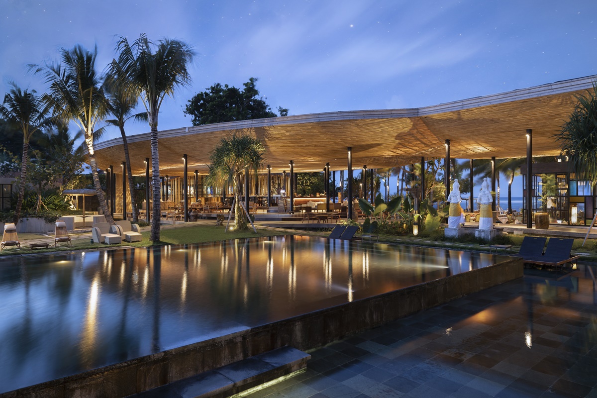 Dine in Tropical Splendor: A Fine Seaside Feast at Byrd House Bali