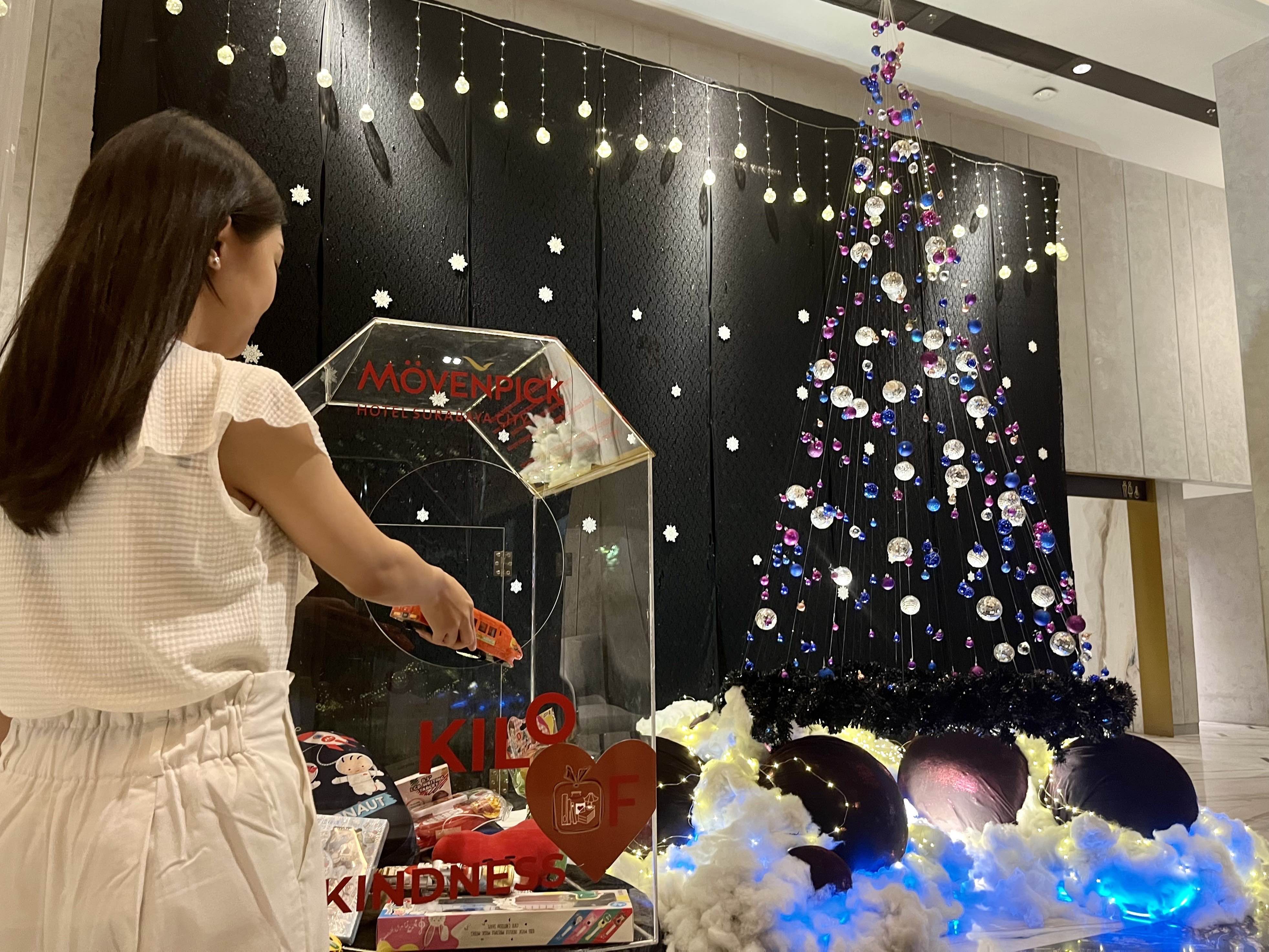 Celebrating Christmas Tree Lighting, Mövenpick Hotel Surabaya City Realizes "Kilo of Kindness" - A Charity Campaign to Support Those in Need