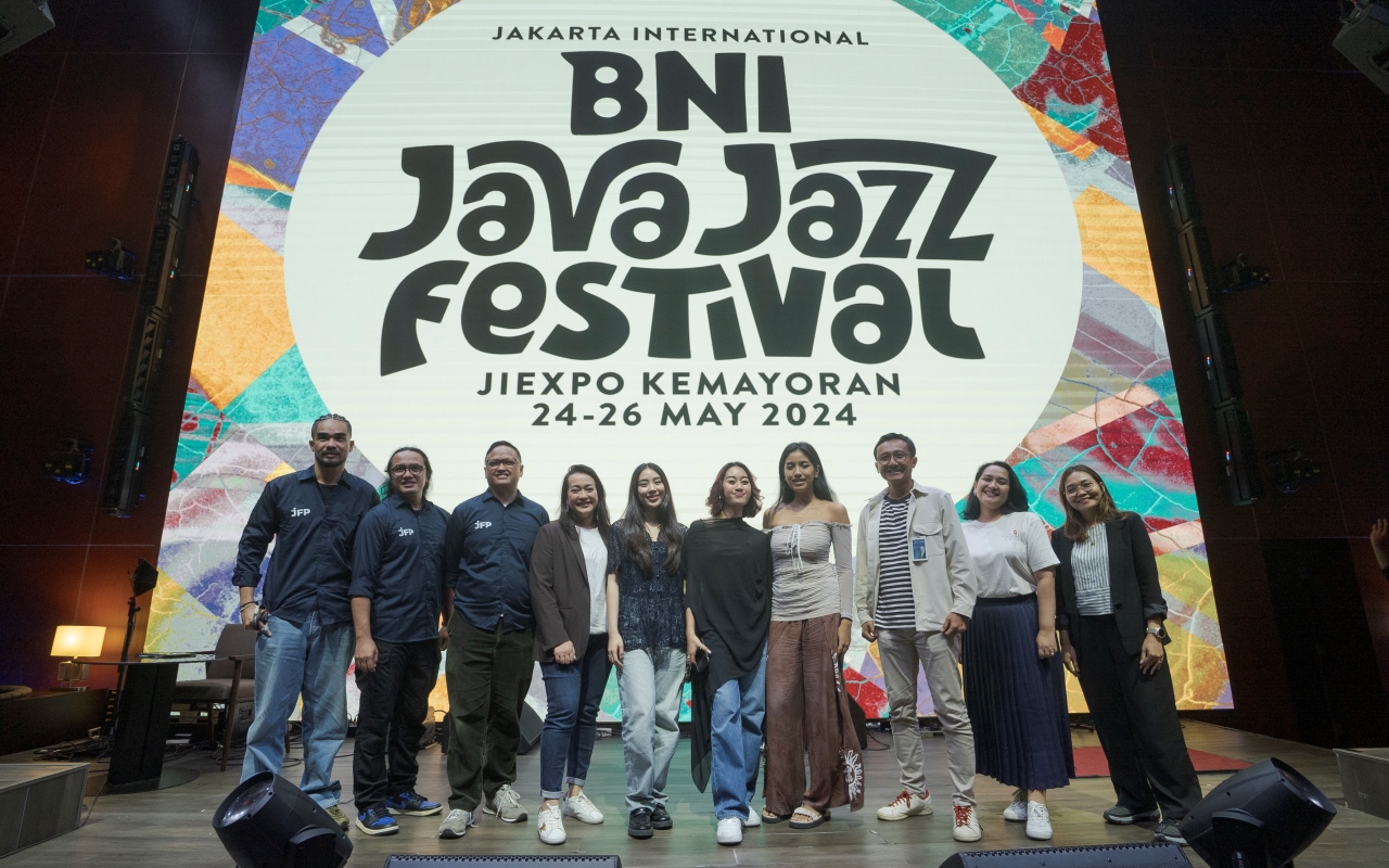 Java Jazz Festival Left-right (Elfa Zulham, Sandy Widharna, Nikita Dompas, Dewi Gontha, Mezzaluna, Aisha Retno, Mea Shahira, Duardi Prihandiko, Devyana Tarigan, Sulastri