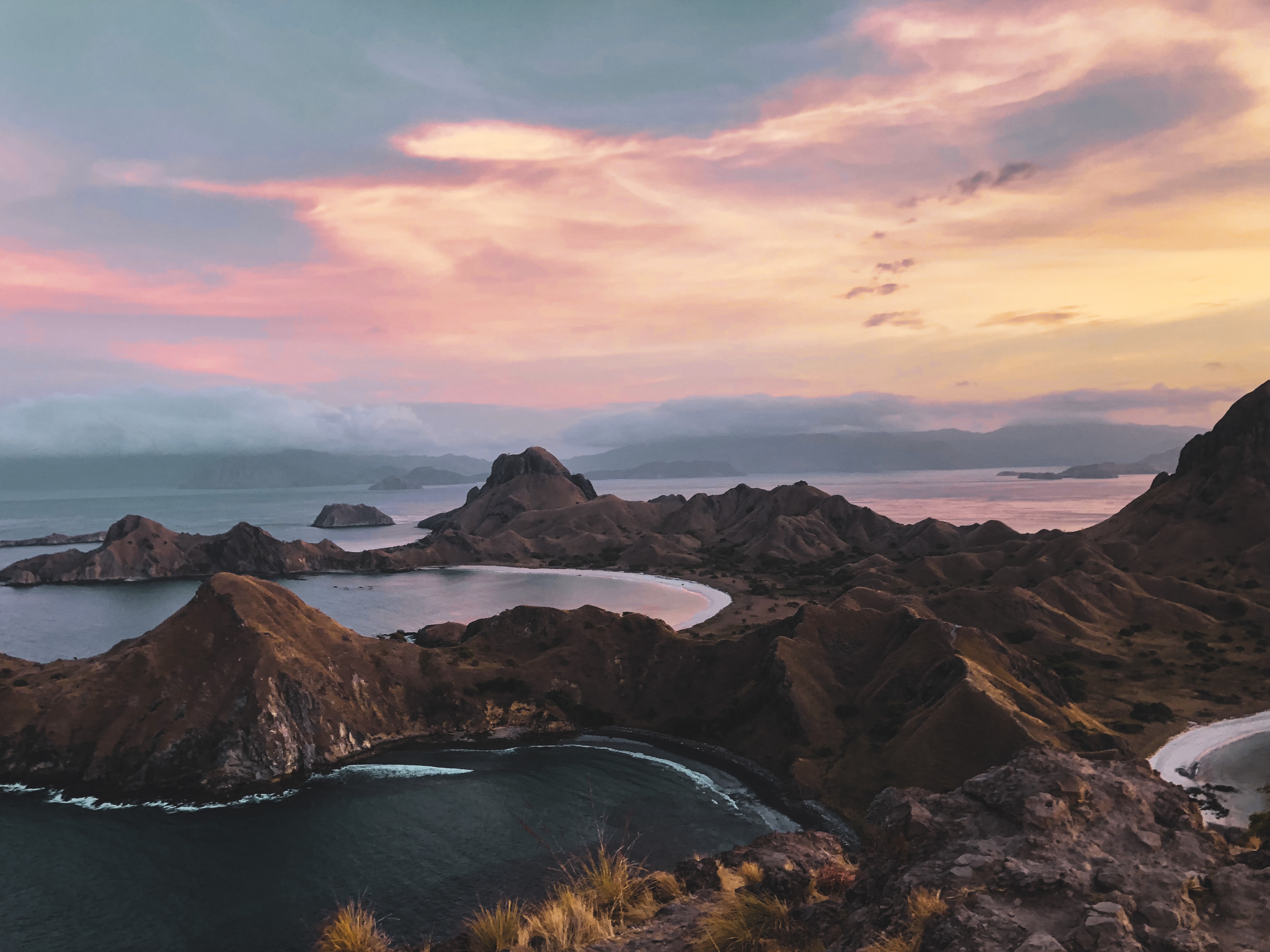 labuan bajo mountains