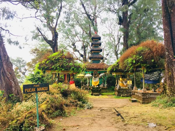 Touch the Sky: The Vantage Sacred Site of Pura Pucak Mangu