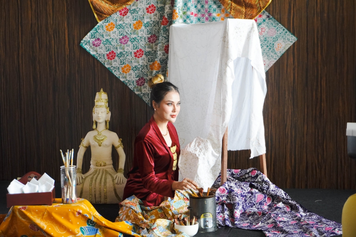 Whiz Luxe Hotel Spazio Surabaya Celebrates National Batik Day 2024 with Interactive Experiences