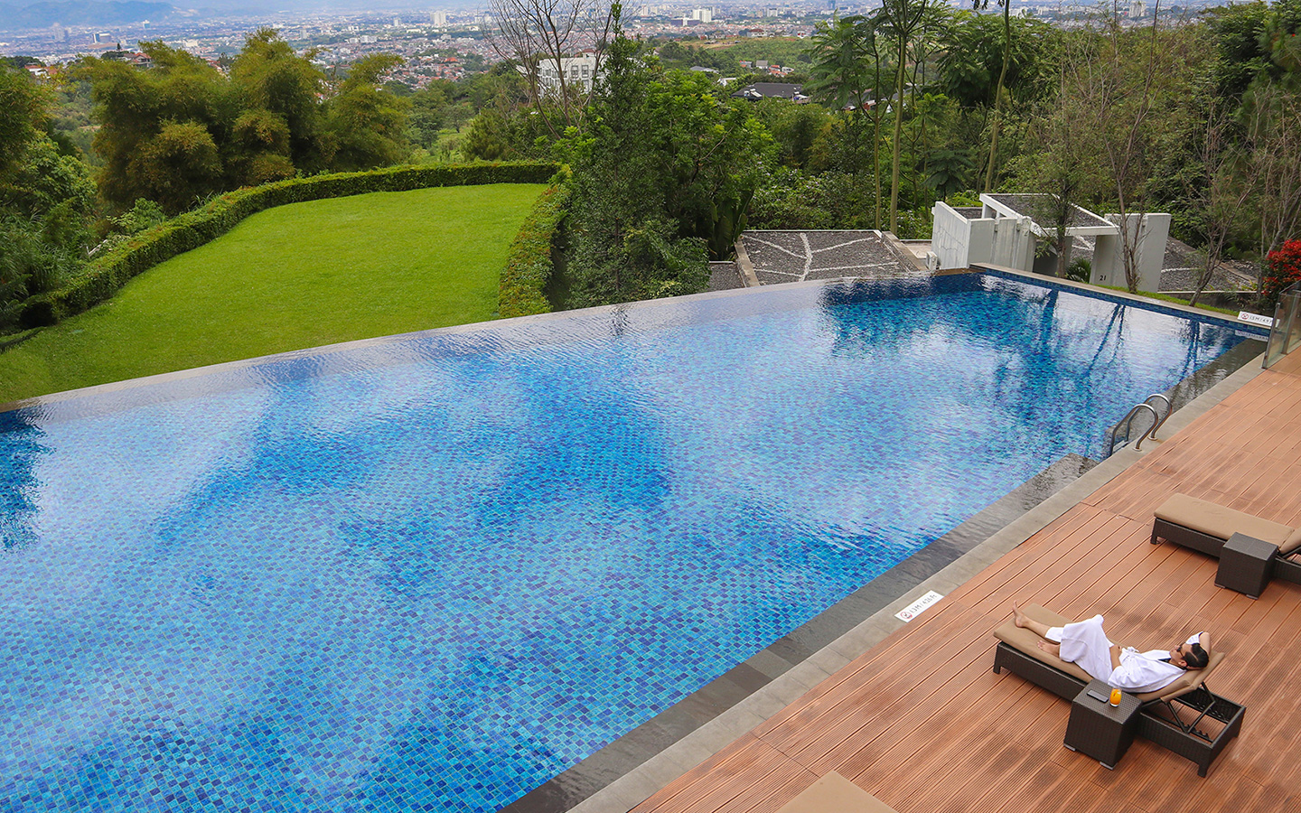 Hotels with Warm Swimming Pool in Bandung