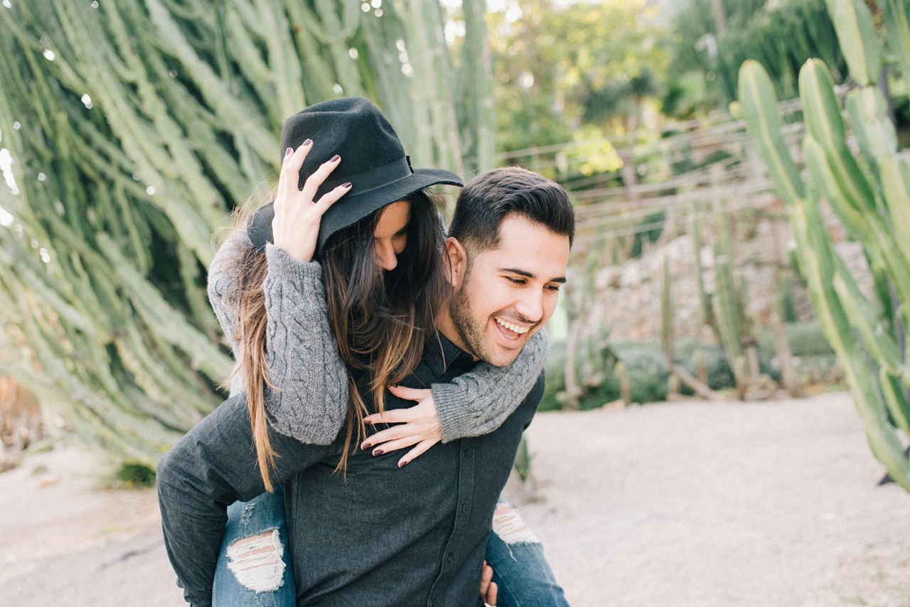 couple_having_fun_at_valentines_day