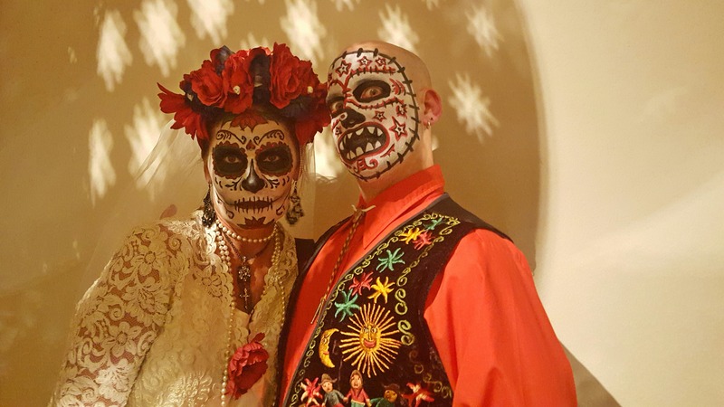 Unfolding Día de los Muertos: Reuniting Living and Dead