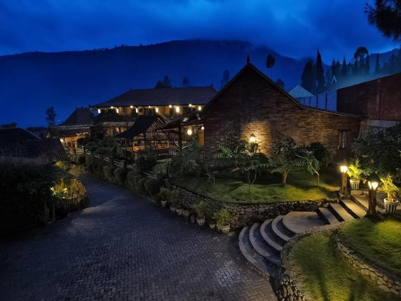 Best Places to Stay Near Bromo: From Cozy Retreats to Luxury Escapes