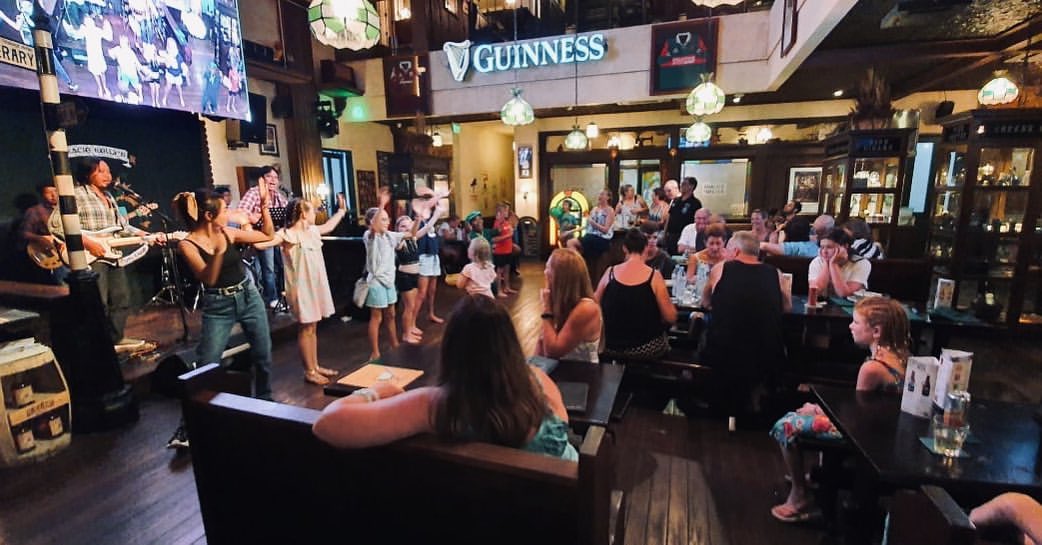 Gracie Kelly Irish Pub Sports Bar 