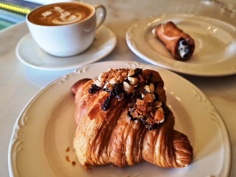 Canoli Ricotta and Chocolate Hazelnut Cornetto