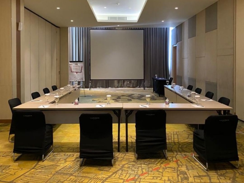 Business Meets Comfort: Hotels in Surabaya with Exceptional Business Centers