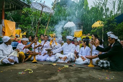 Sanghyang Deling Procession