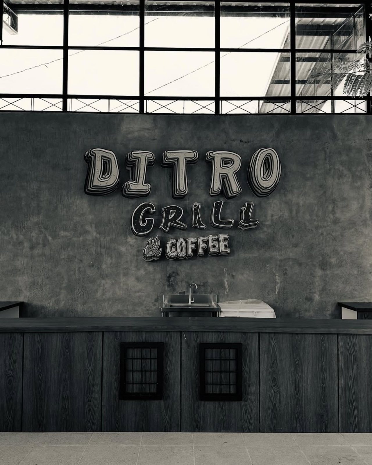 black-and_white_coffee_shop