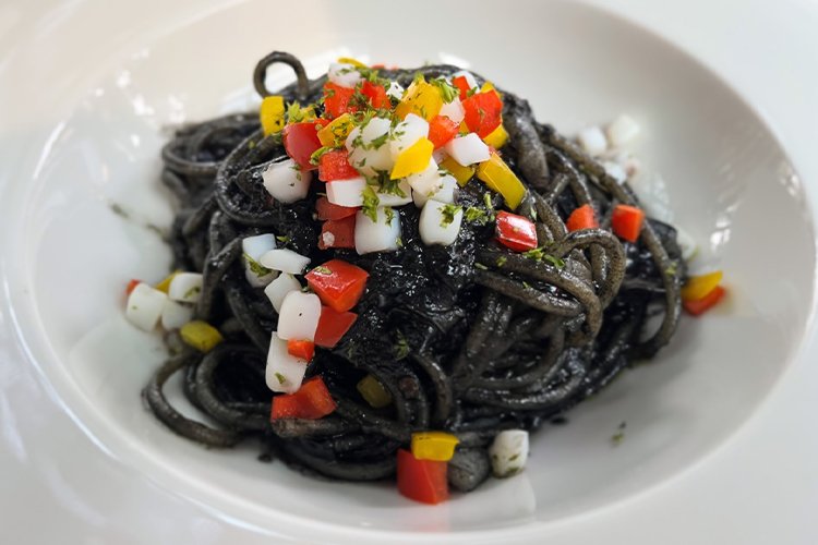 Spaghetti Al Nero Di Seppia E Calamari