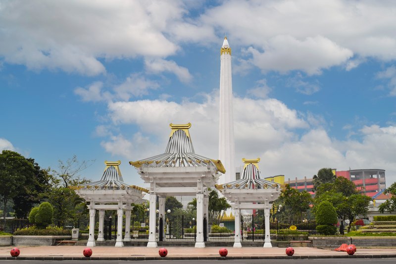 Tugu Pahlawan Monument: