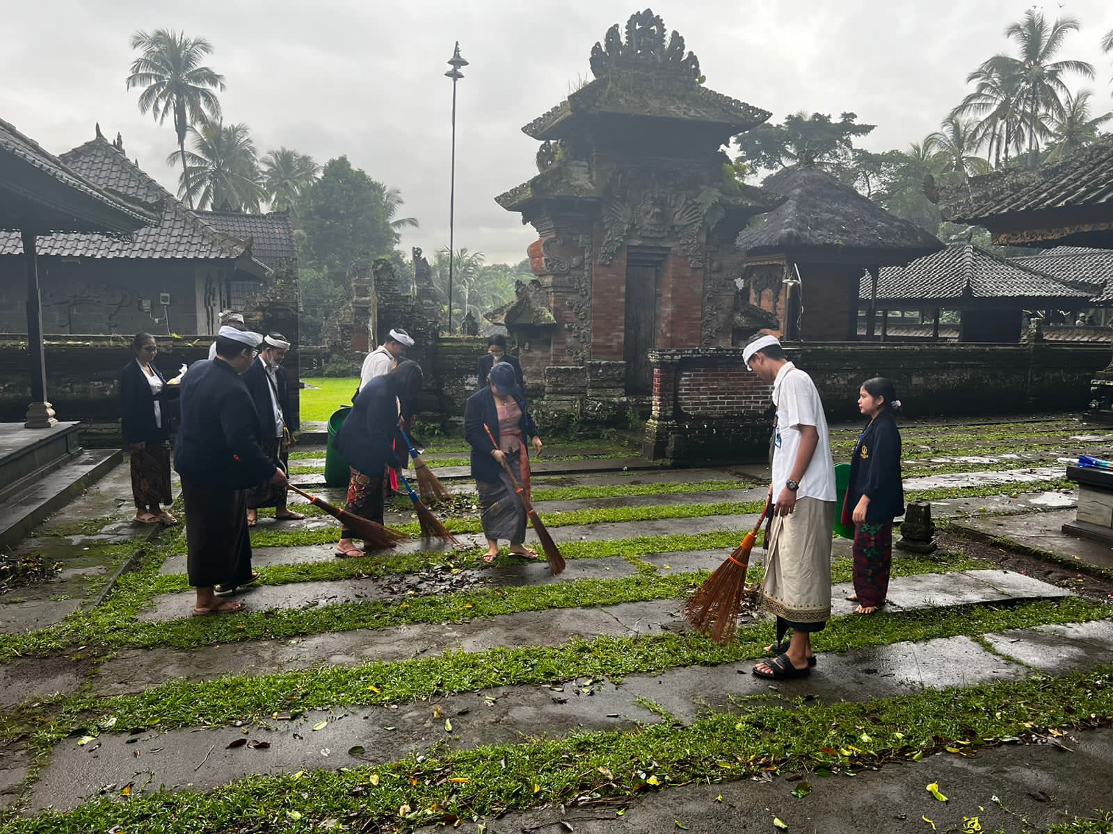 Ngayah Tradition Bali 3