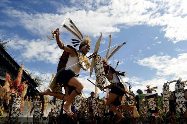 Unravel the Beauty and Meaning Behind Indonesian Traditional Dances