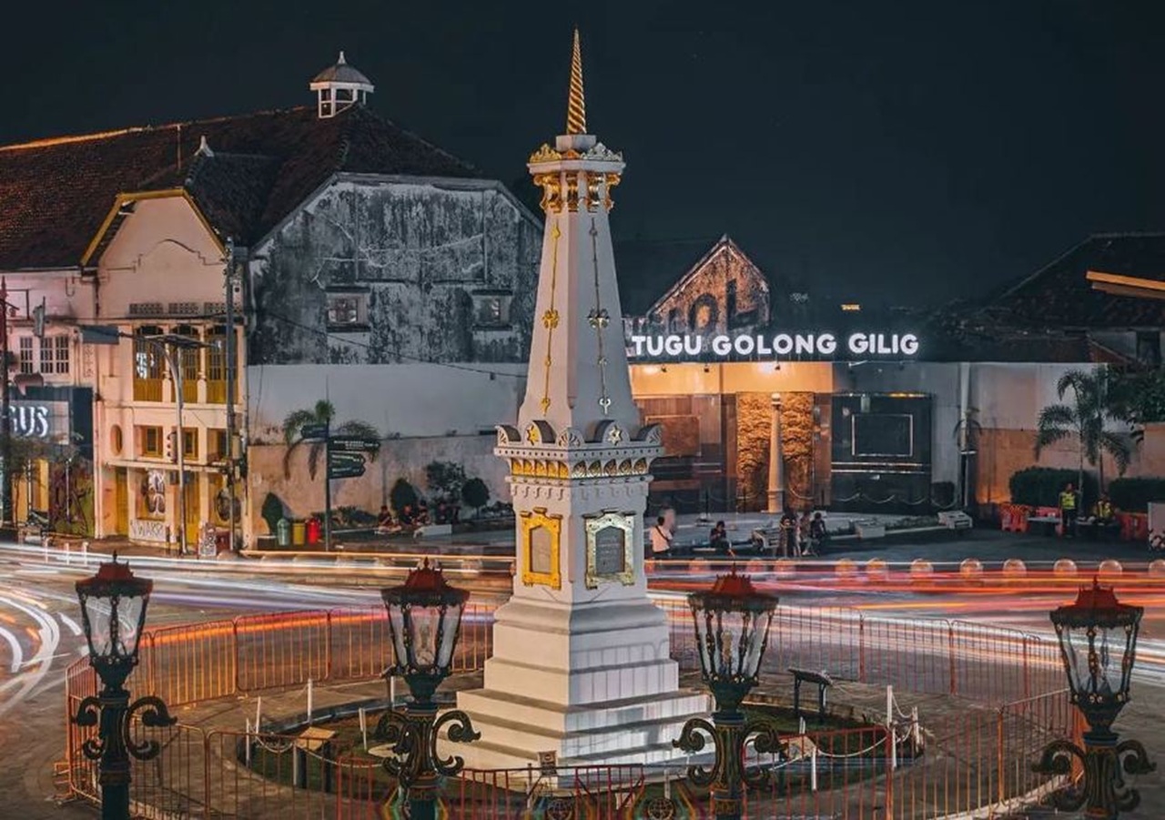 beautiful_scenery_of_tugu_jogja