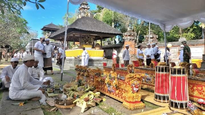 Tumpek Krulut Ceremony