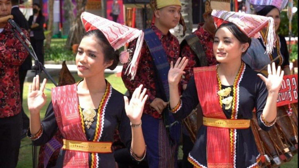 Unravel the Beauty and Meaning Behind Indonesian Traditional Dances