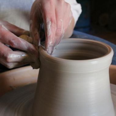 MAKE POTTERY AND CERAMICS IN JAKARTA