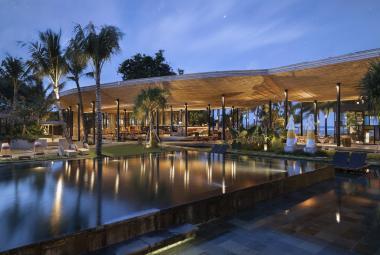 Dine in Tropical Splendor: A Fine Seaside Feast at Byrd House Bali