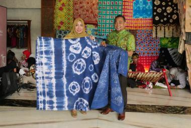 Mövenpick Hotel Surabaya City and ISIK Showcase Beras Wutah Batik on Reusable Linen